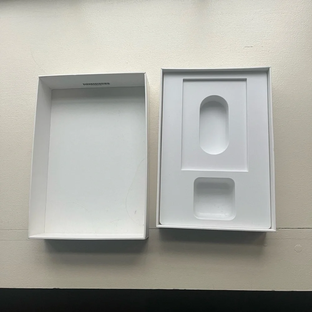 Empty iPad mini 2 box